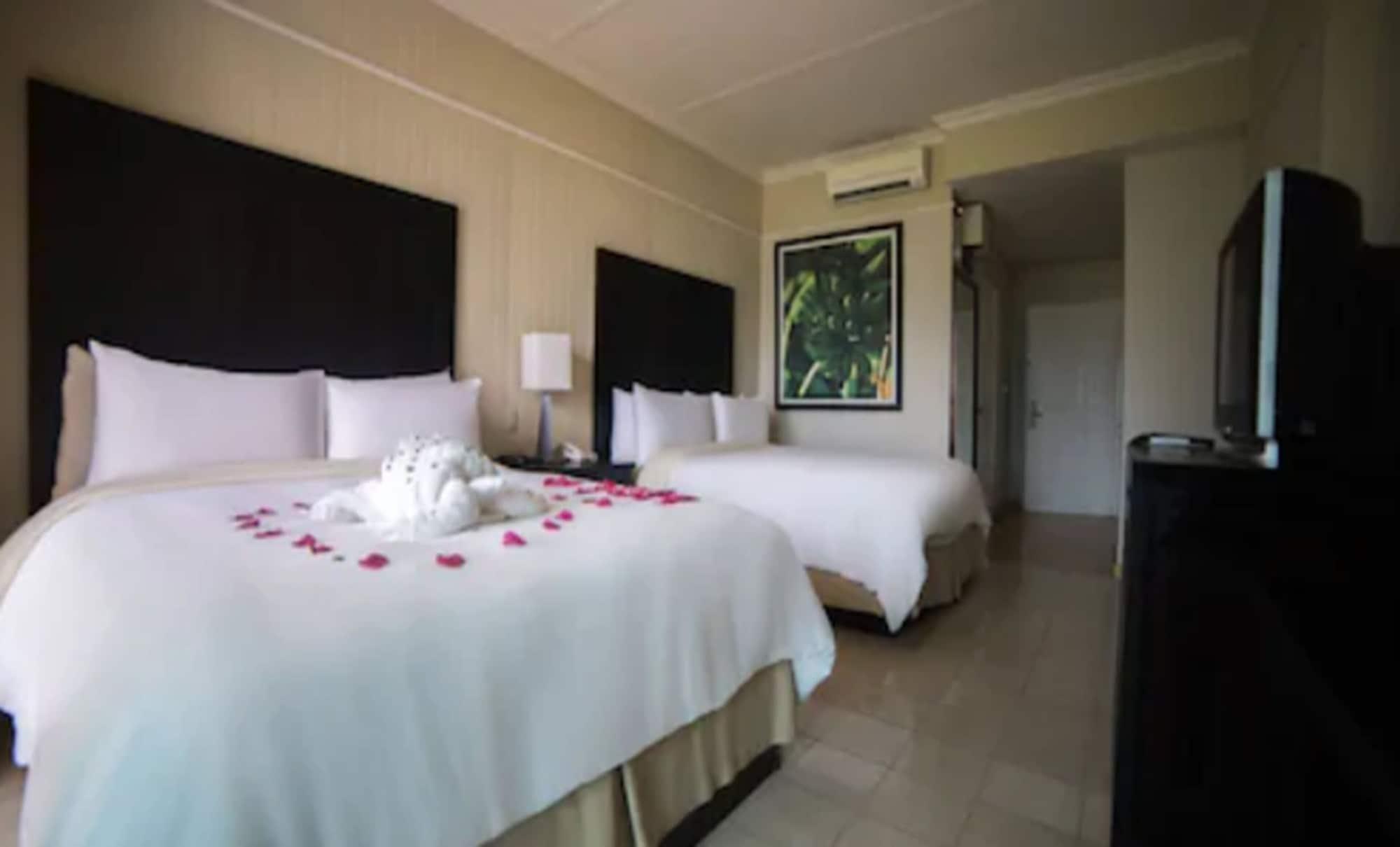 Playa Tortuga Hotel And Beach Resort Бокас-дель-Торо Экстерьер фото