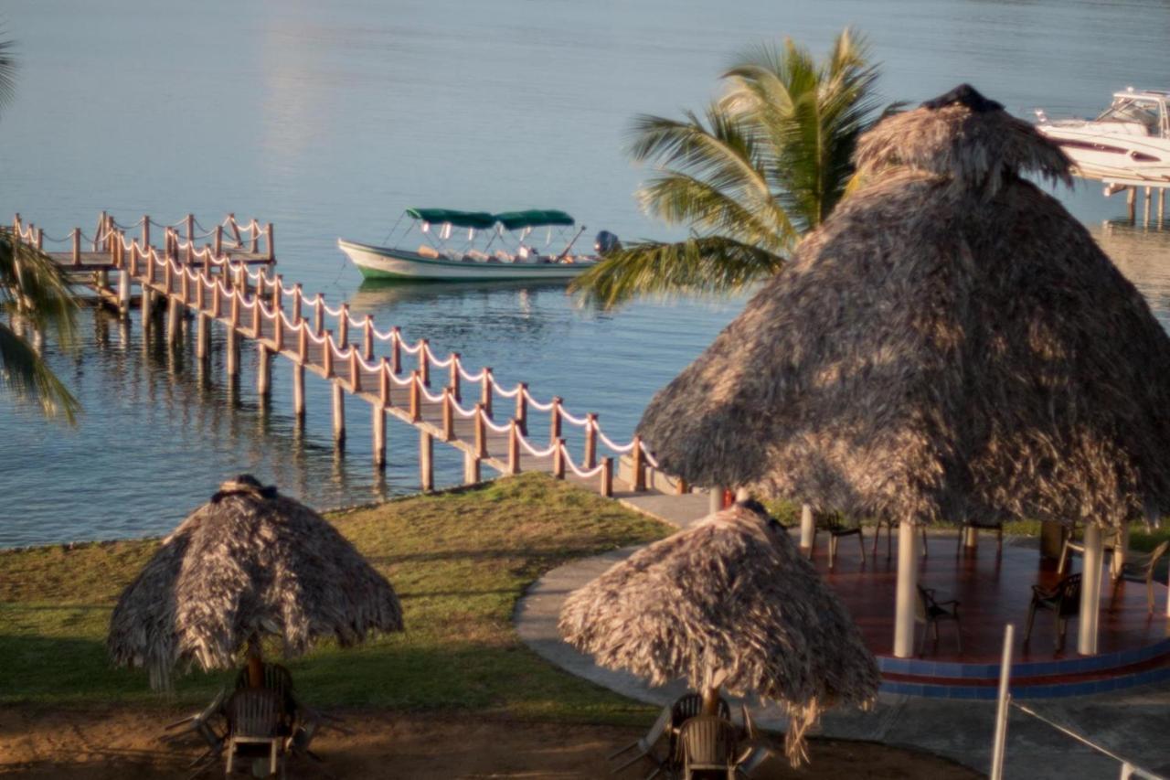 Playa Tortuga Hotel And Beach Resort Бокас-дель-Торо Экстерьер фото