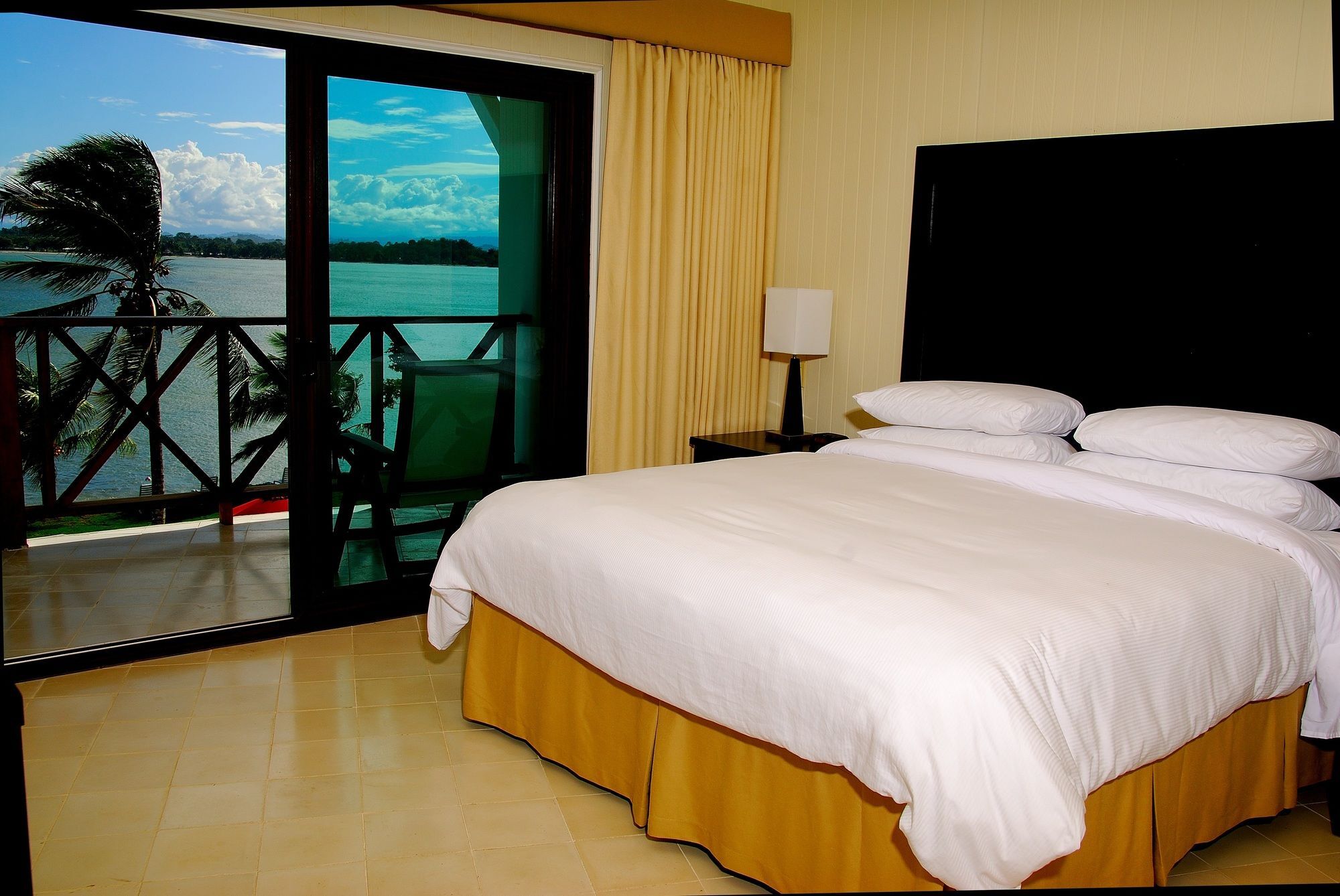 Playa Tortuga Hotel And Beach Resort Бокас-дель-Торо Экстерьер фото